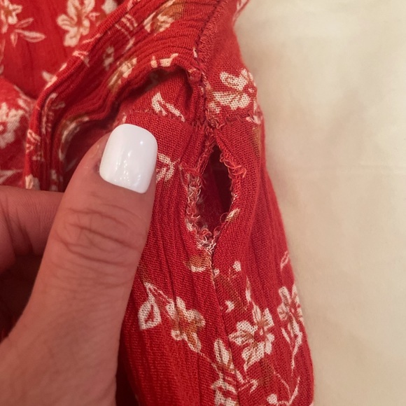 Beautiful red faux wrap dress light and flowy - Picture 3 of 4